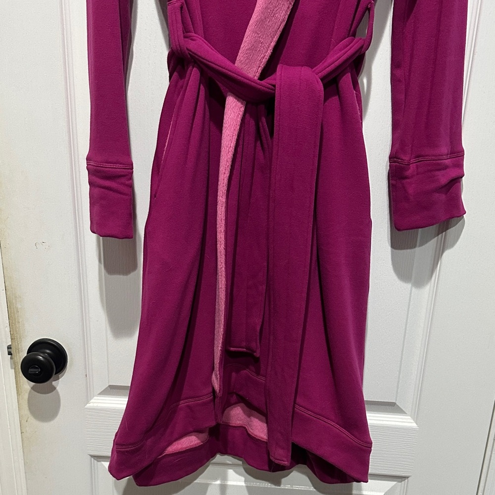 UGG Women's Fuchsia and Light Pink Robe - Picture 2 of 5